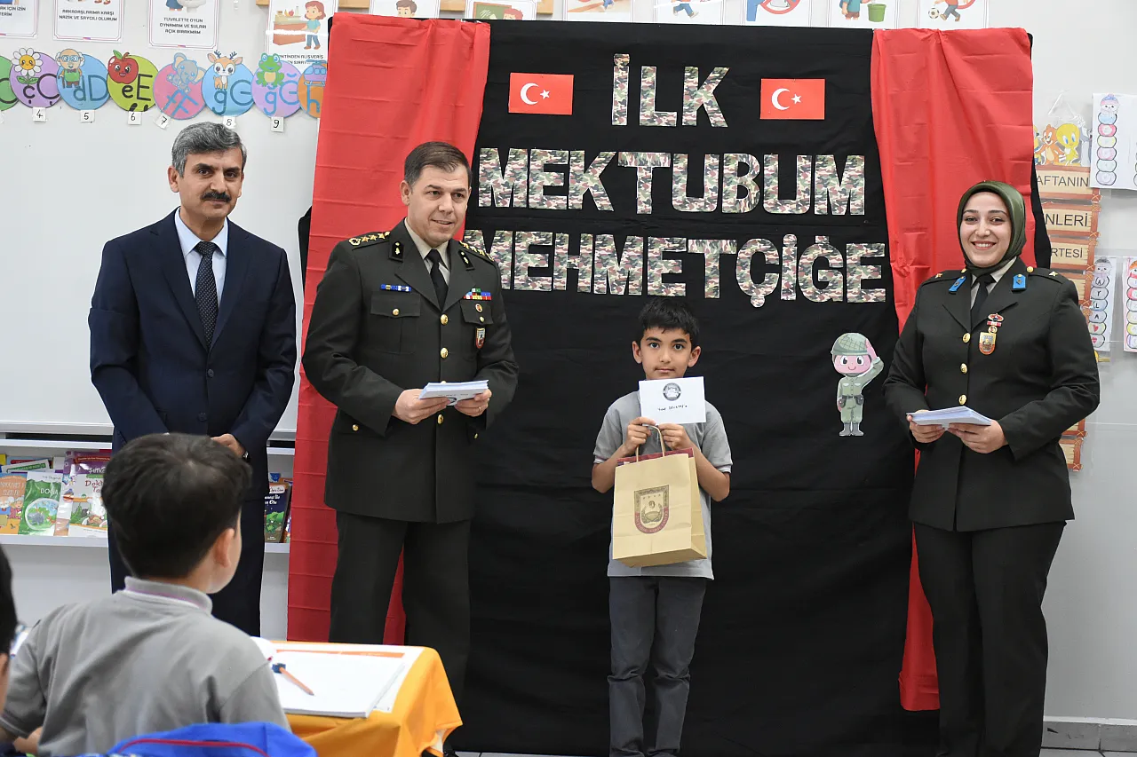 Malatya'da İlk Mektubum Mehmetçiğe Projesi! 2. Ordu Komutanlığı'ndan Öğrencilere Anlamlı Cevap