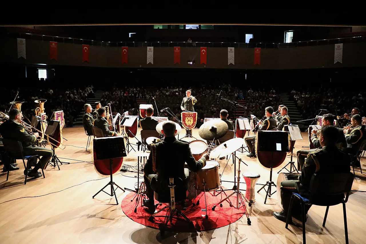 Malatya 2. Ordu Bandosu Muş'ta Konser Verdi!