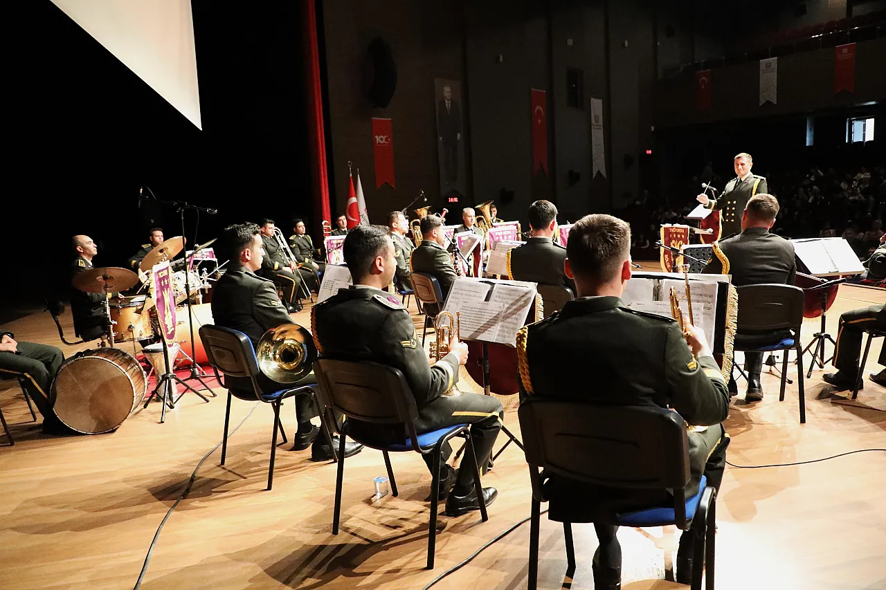Malatya 2. Ordu Bandosu Muş'ta Konser Verdi!