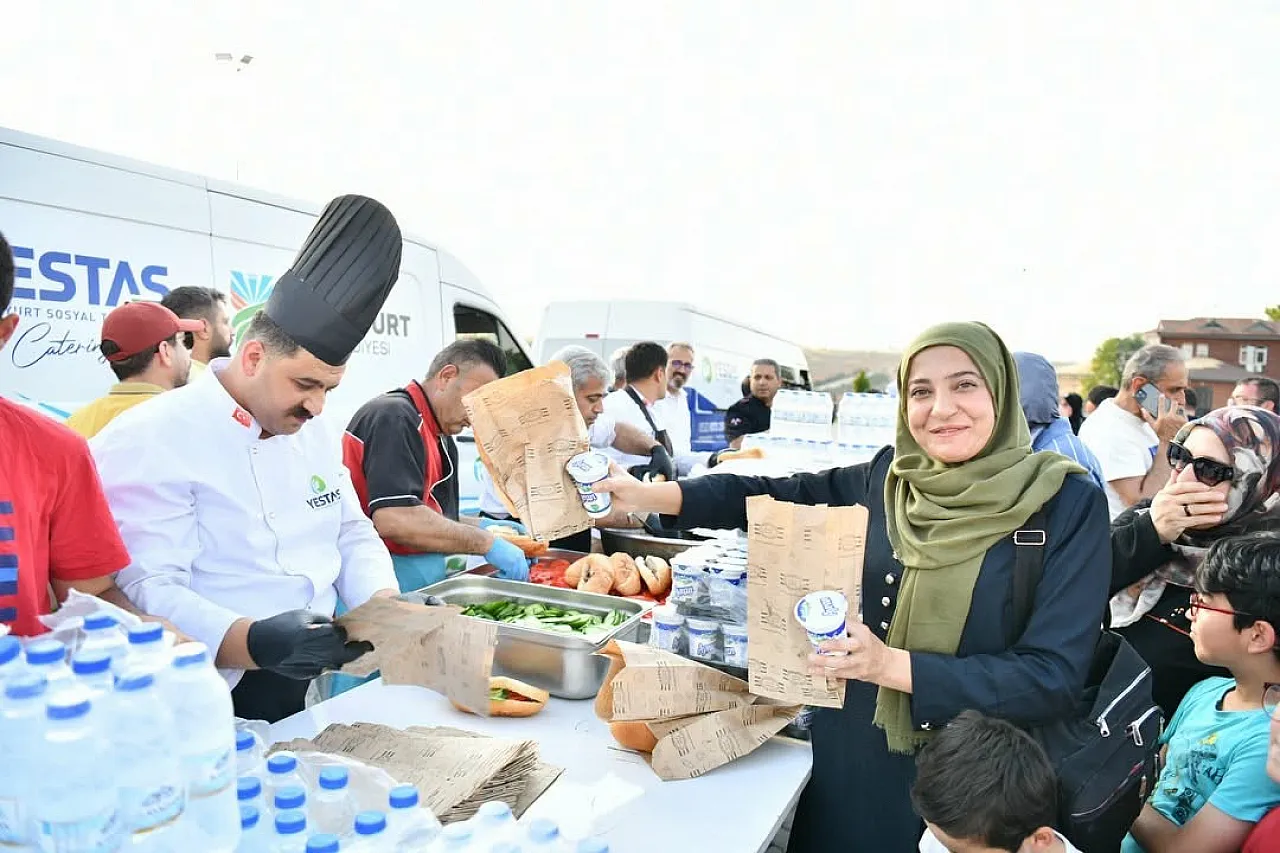 Malatya Yeşilyurt'ta Yaz Coşkusu Başladı! Beylerderesi'nde Binlerce Kişi Aynı Etkinlikte Buluştu