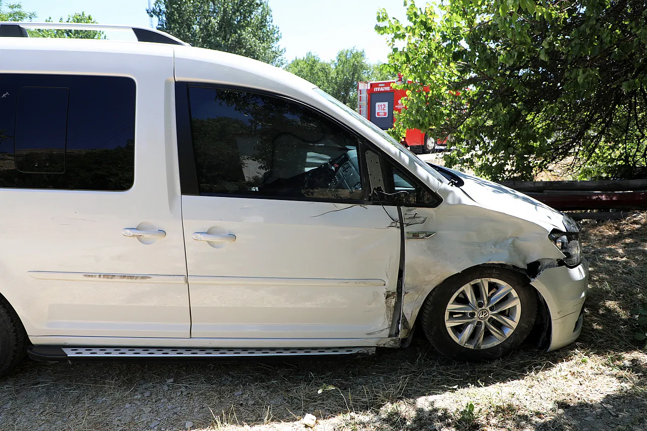Malatya'da Feci Kaza! İki Hafif Ticari Araç Çarpıştı, Yaralılardan Biri Helikopterle Sevk Edildi