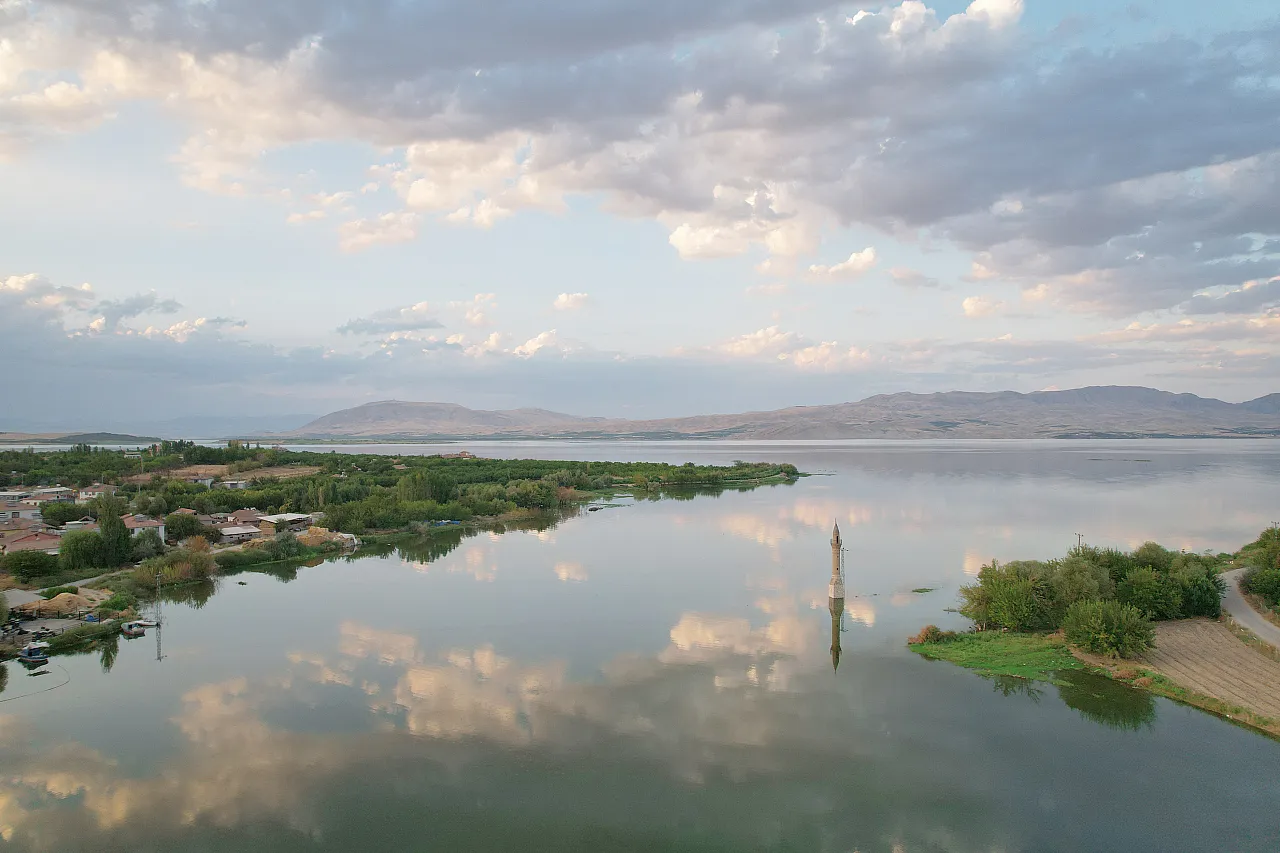 Malatya'da Karakaya Barajı Yükseldi! Yalnız Minare Yeniden Sular Altında Kaldı