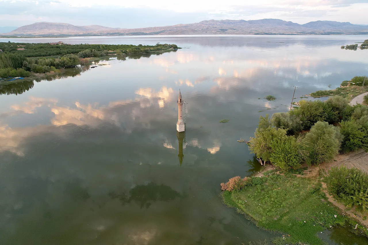 Malatya'da Karakaya Barajı Yükseldi! Yalnız Minare Yeniden Sular Altında Kaldı