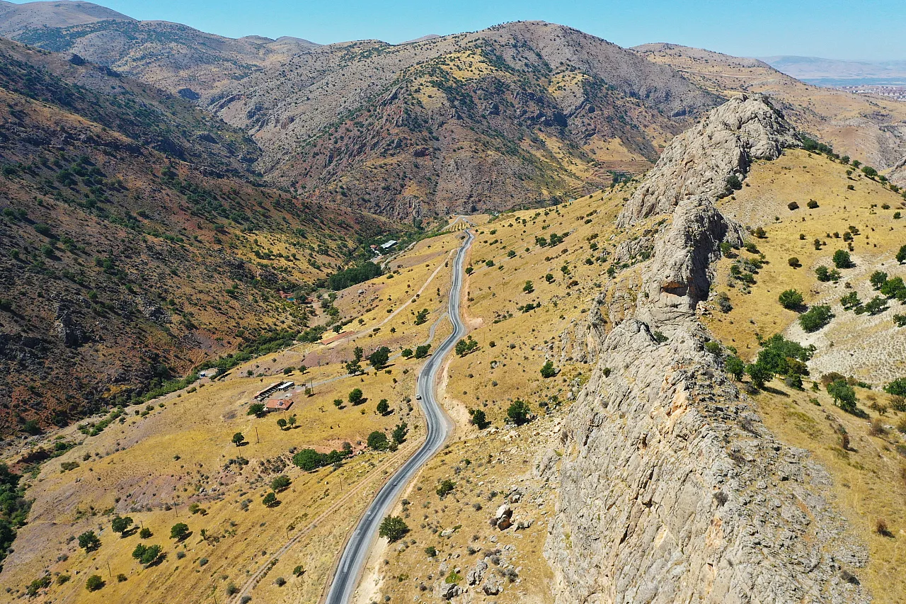 Malatya'da 6 Mahalle İçin Çalışma! 55 Kilometrelik Yol Yenileniyor
