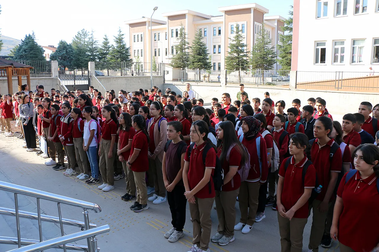 Malatya'da Yeni Eğitim Maratonu Başladı! 139 Bin 944 Öğrenci Okullara Döndü