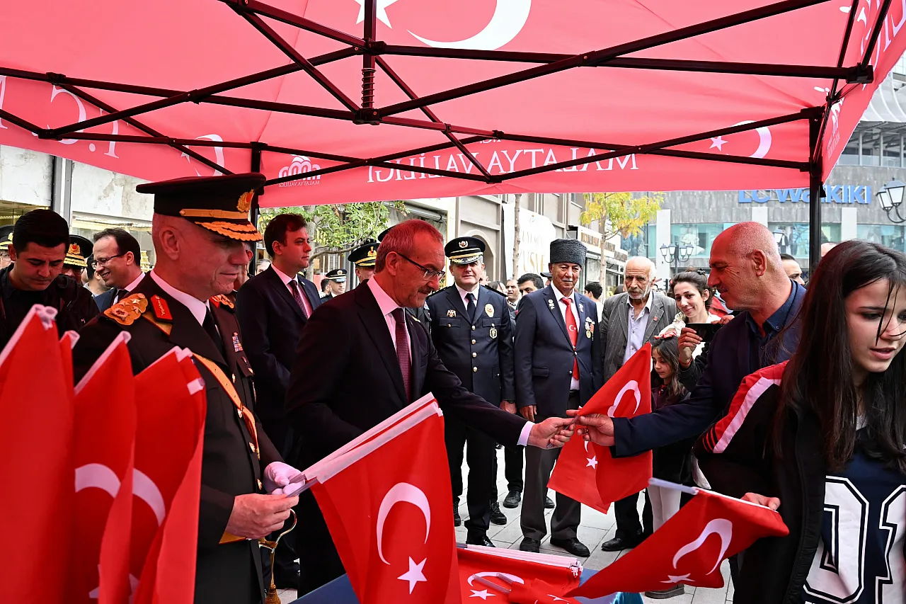 Malatya'da Cumhuriyet Bayramı İçin İlk Tören!