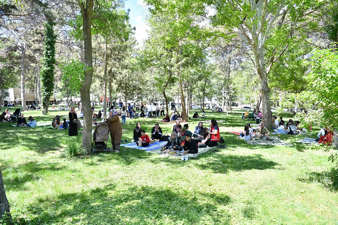 Malatya'da Çocuk Şenliği Yoğun İlgi Gördü! Aileler ve Öğrenciler Aynı Alanda Buluştu