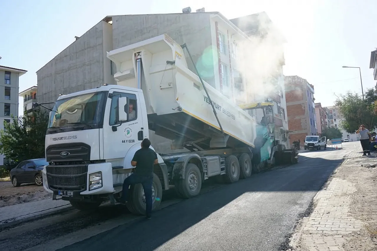 Yeşilyurt'ta Yol Çalışmaları Sonbaharda Hızlandı!