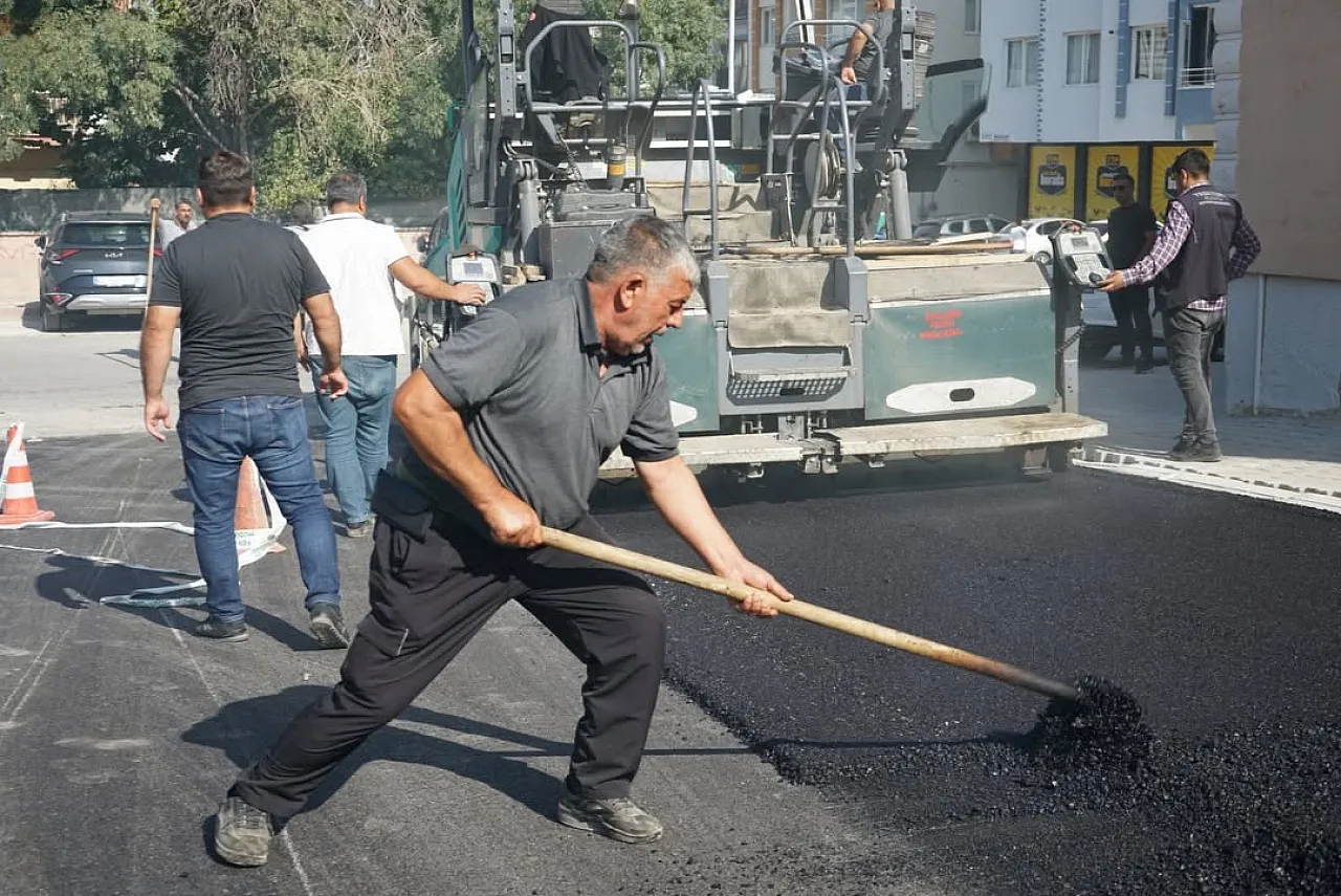Yeşilyurt'ta Yol Çalışmaları Sonbaharda Hızlandı!