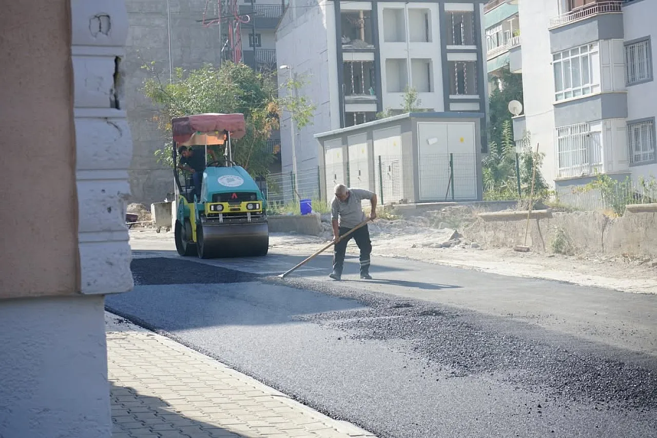 Yeşilyurt'ta Yol Çalışmaları Sonbaharda Hızlandı!