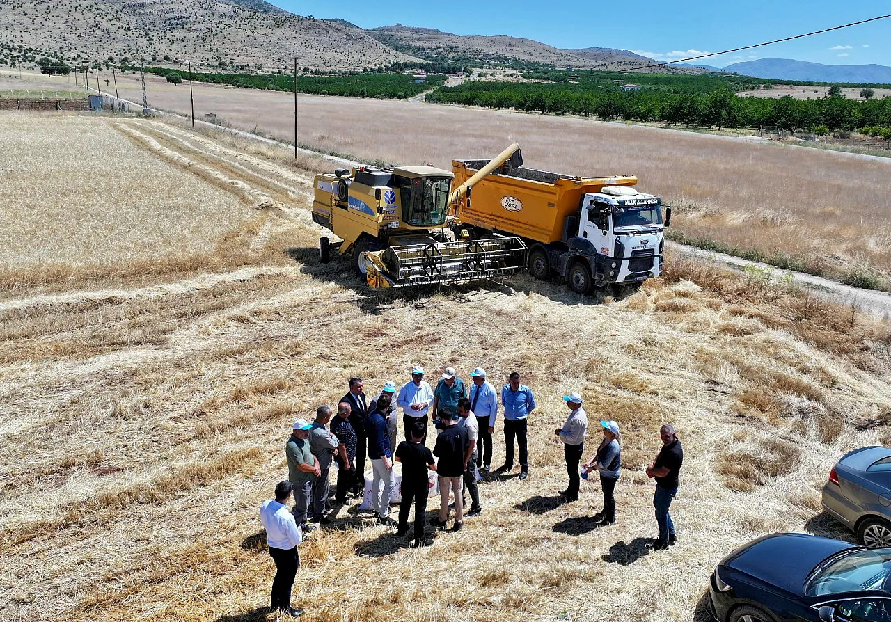 Malatya Yeşilyurt'ta 150 Dönümlük Arpa Hasadı Tamamlandı! Ürünler Üreticilere Dağıtılacak