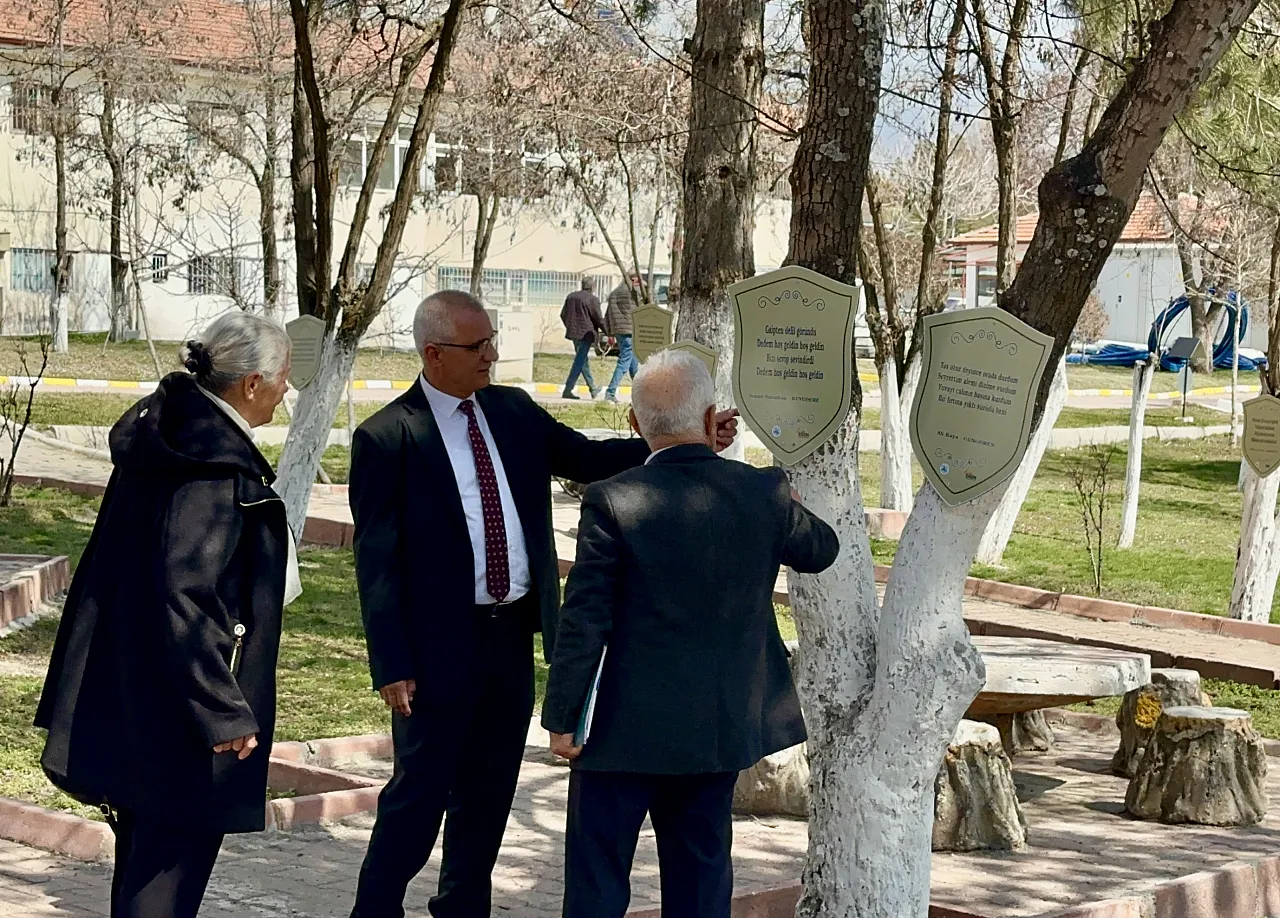 Malatya'da Ozanların Sözleri Ağaçlara Asıldı!