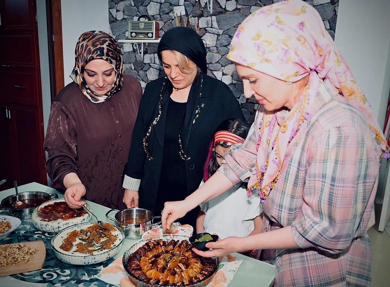 Milletvekili Ölmeztoprak'tan Asırlık Tarifler Ve Asırlık Evliliklere Ziyaret