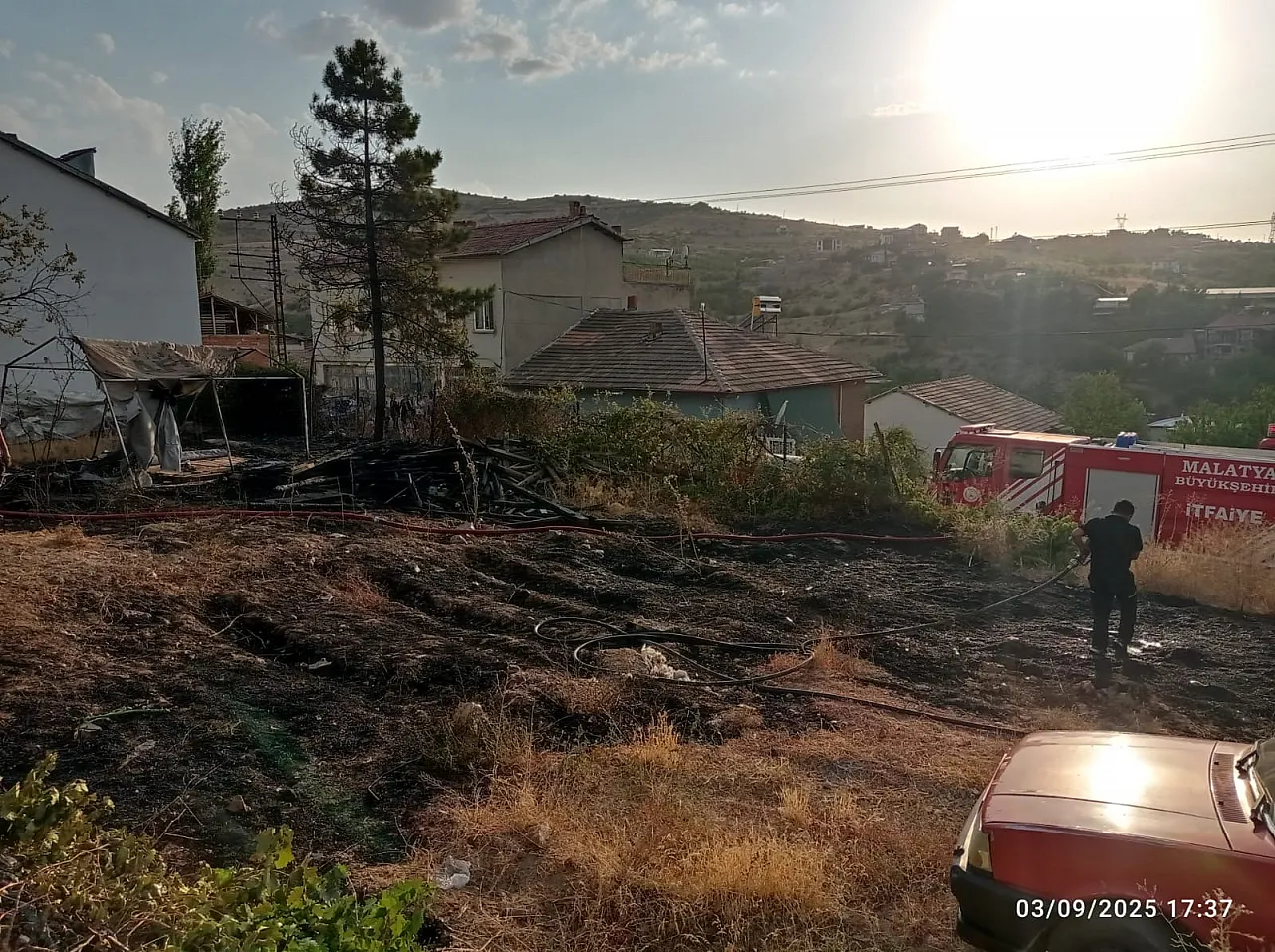 Malatya'da alev alarmı: İki ilçede bahçe yangını korkuttu!