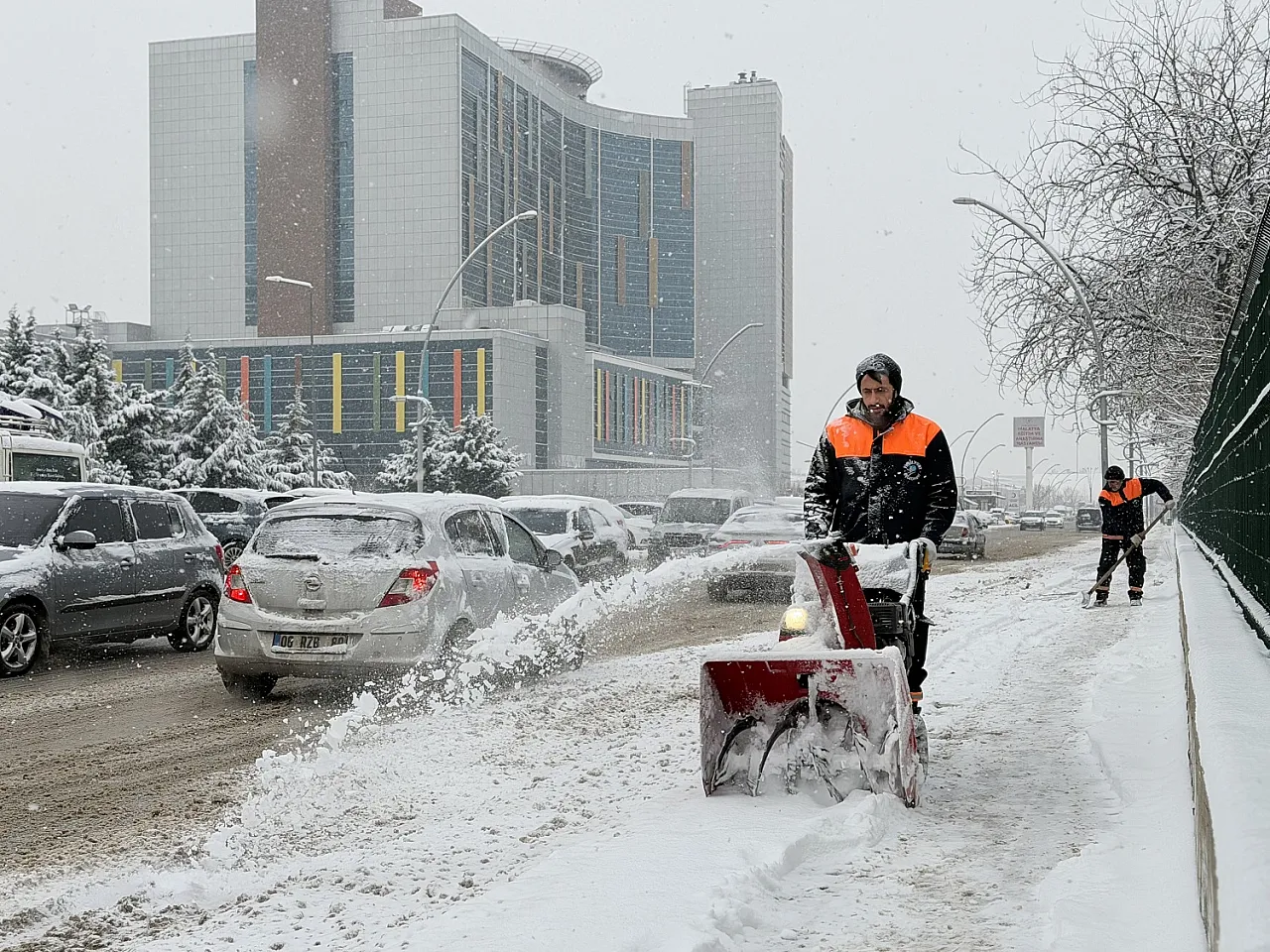 Yeşilyurt'ta Kar Nöbeti! Ekipler Sahada Teyakkuzda