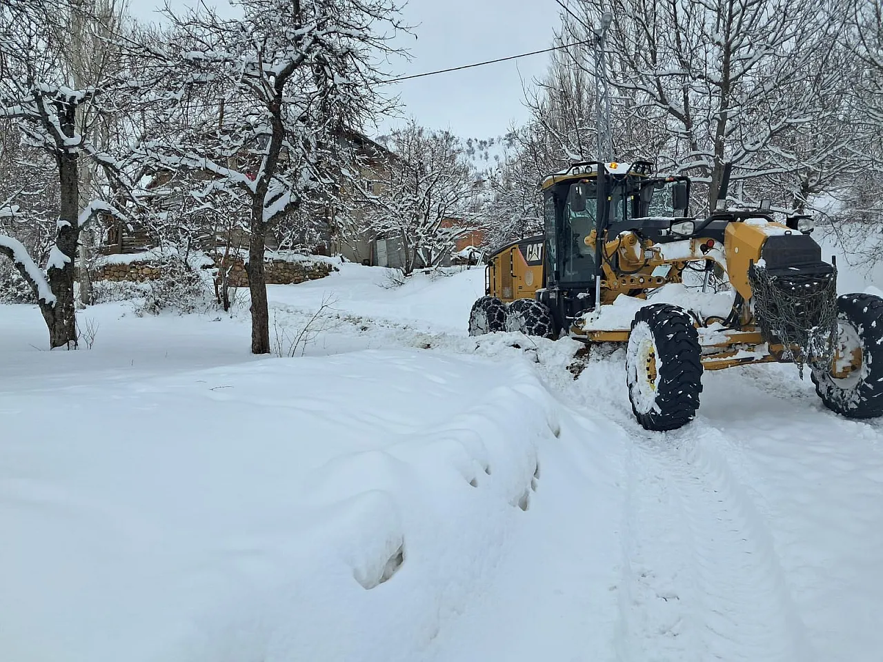 Kaymakam Sungur'dan Kar Mesaisine Moral Desteği'