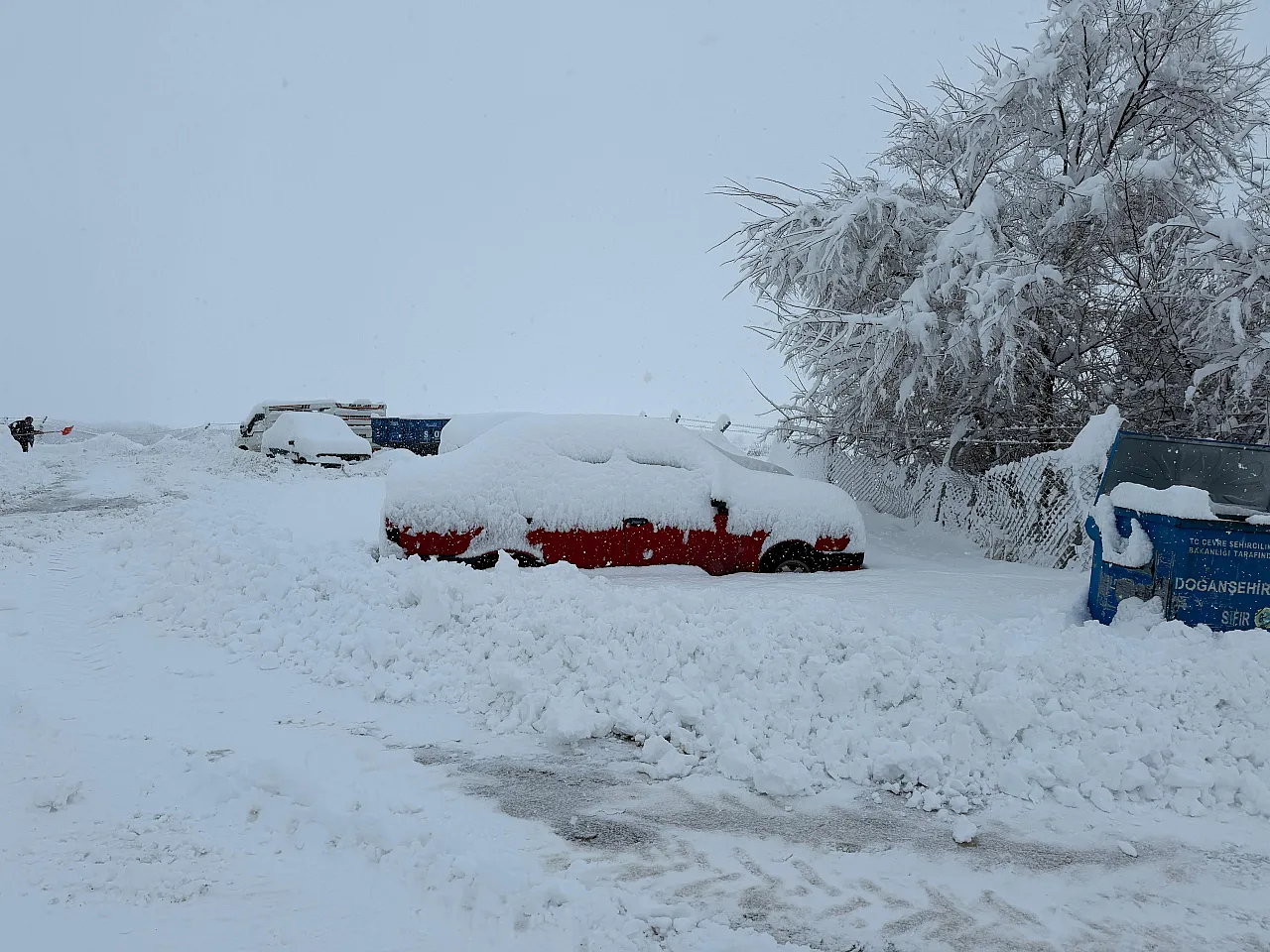 Malatya'nın İlçesinde Kar Alarmı: Kırsal Mahallelerde Ulaşım Zorlaştı