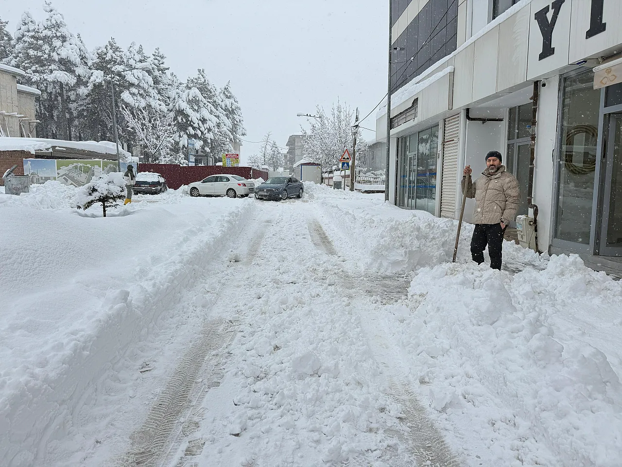 Malatya'nın İlçesinde Kar Alarmı: Kırsal Mahallelerde Ulaşım Zorlaştı