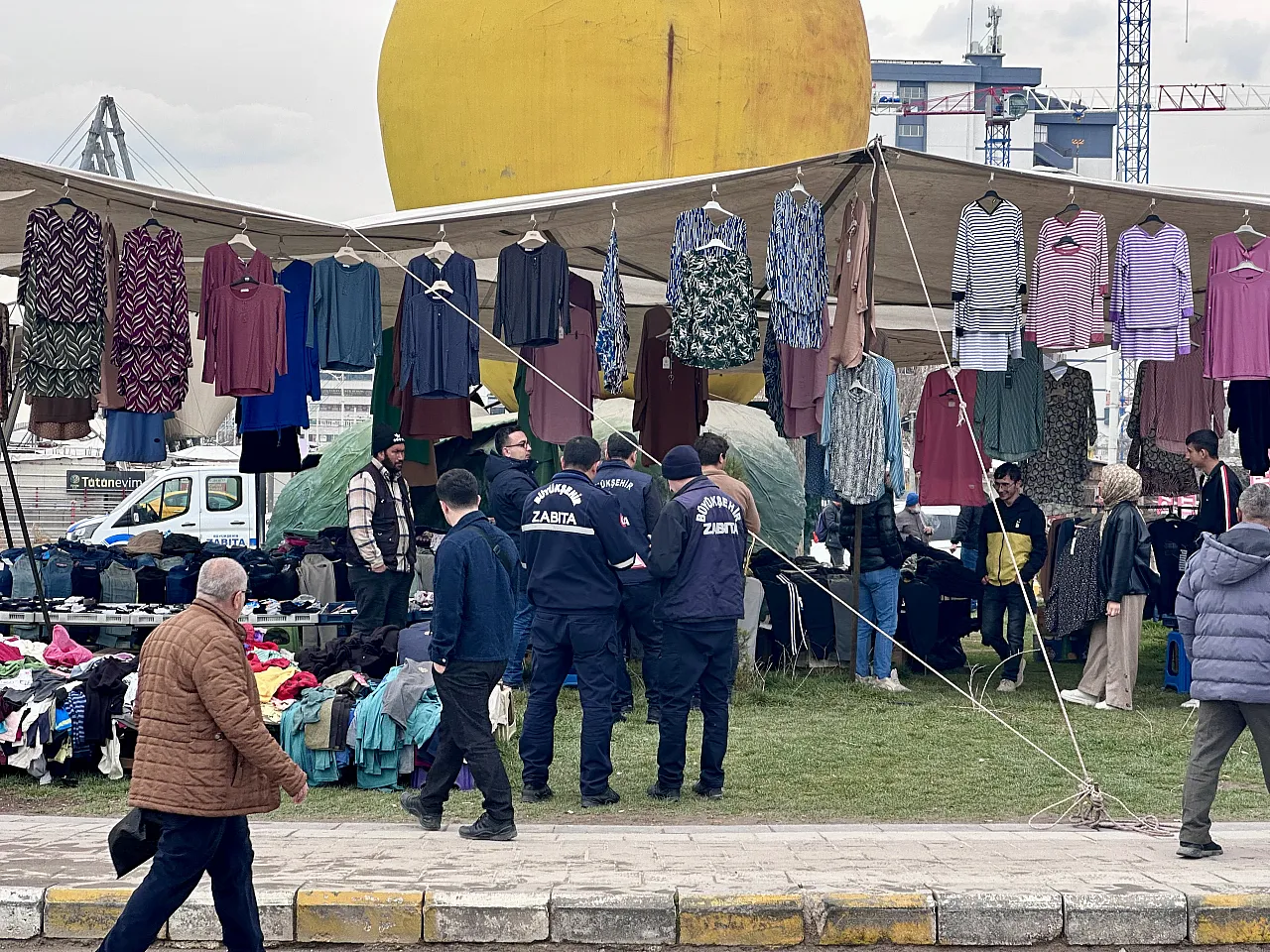 Malatya'da Arefe Günü İzdihamı! Akpınar ve Çevreyolunda Adım Atacak Yer Kalmadı!