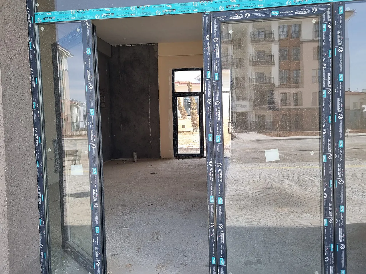 Afet Konutu Değil Şantiye Teslimi: Malatyalı Esnaftan Boş Dükkan Tepkisi!