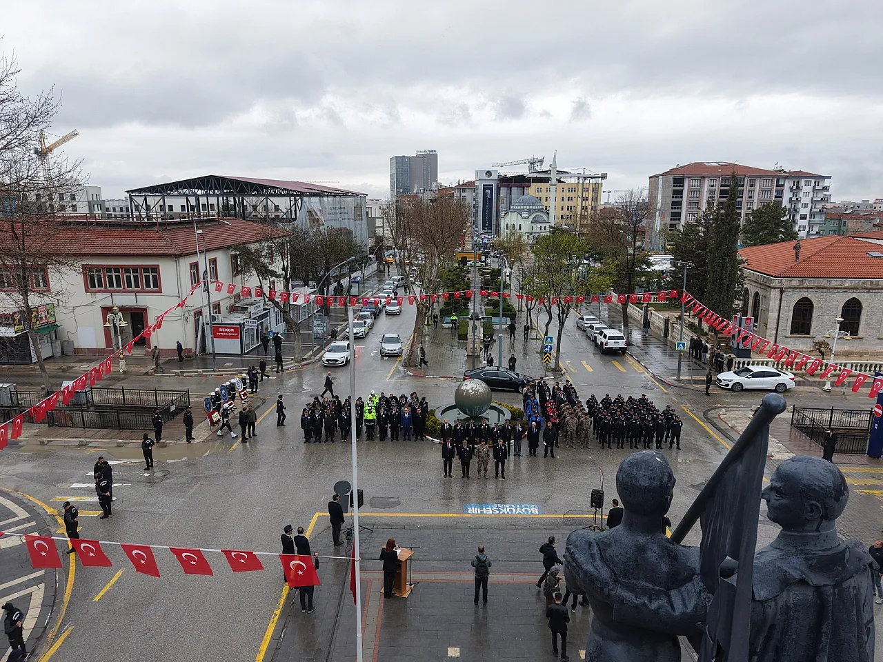 Malatya'da Polis Haftası Töreni! Atatürk Anıtı'na Çelenk Sunuldu
