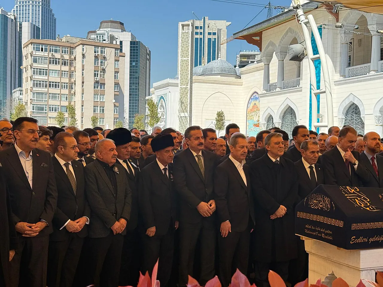 Malatya Yasta! İş İnsanı Mahmut Çalık Son Yolculuğuna Uğurlandı