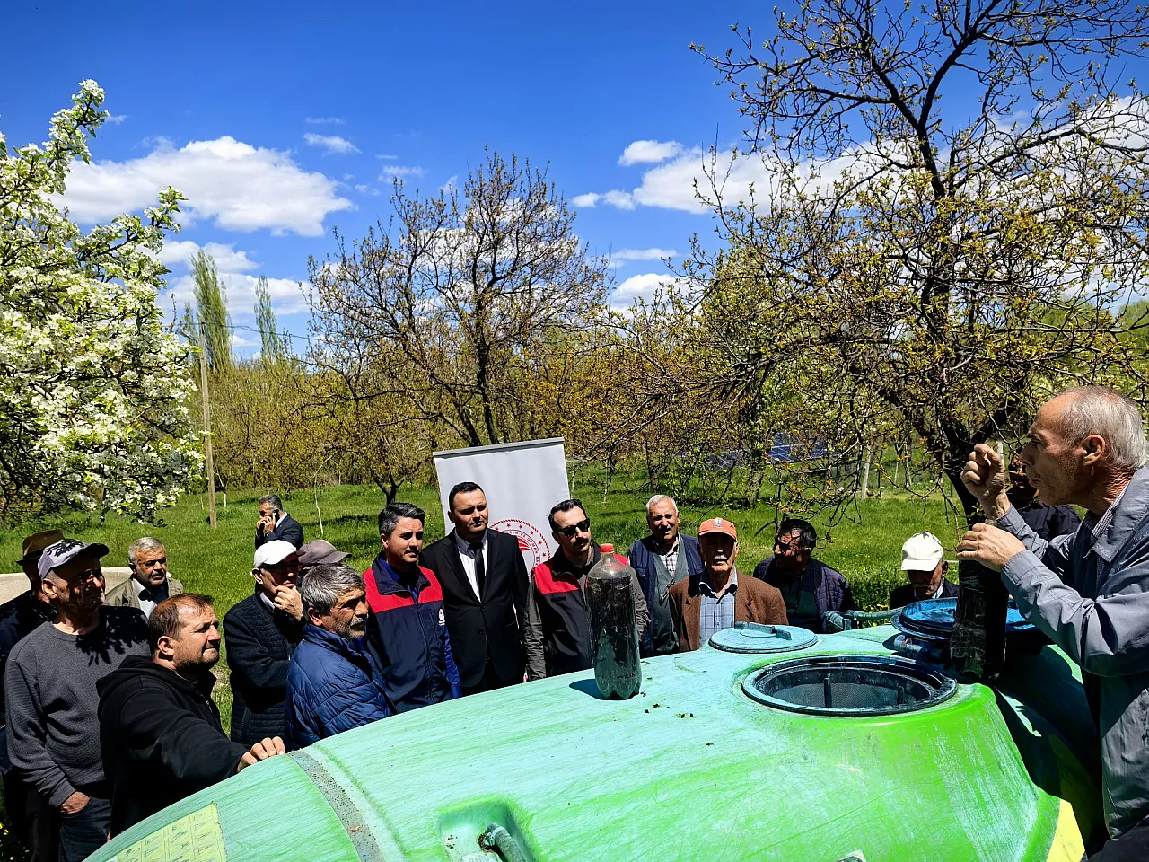 Malatya Hekimhan'da Üreticilere Sıvı Solucan Gübresi Dağıtıldı!