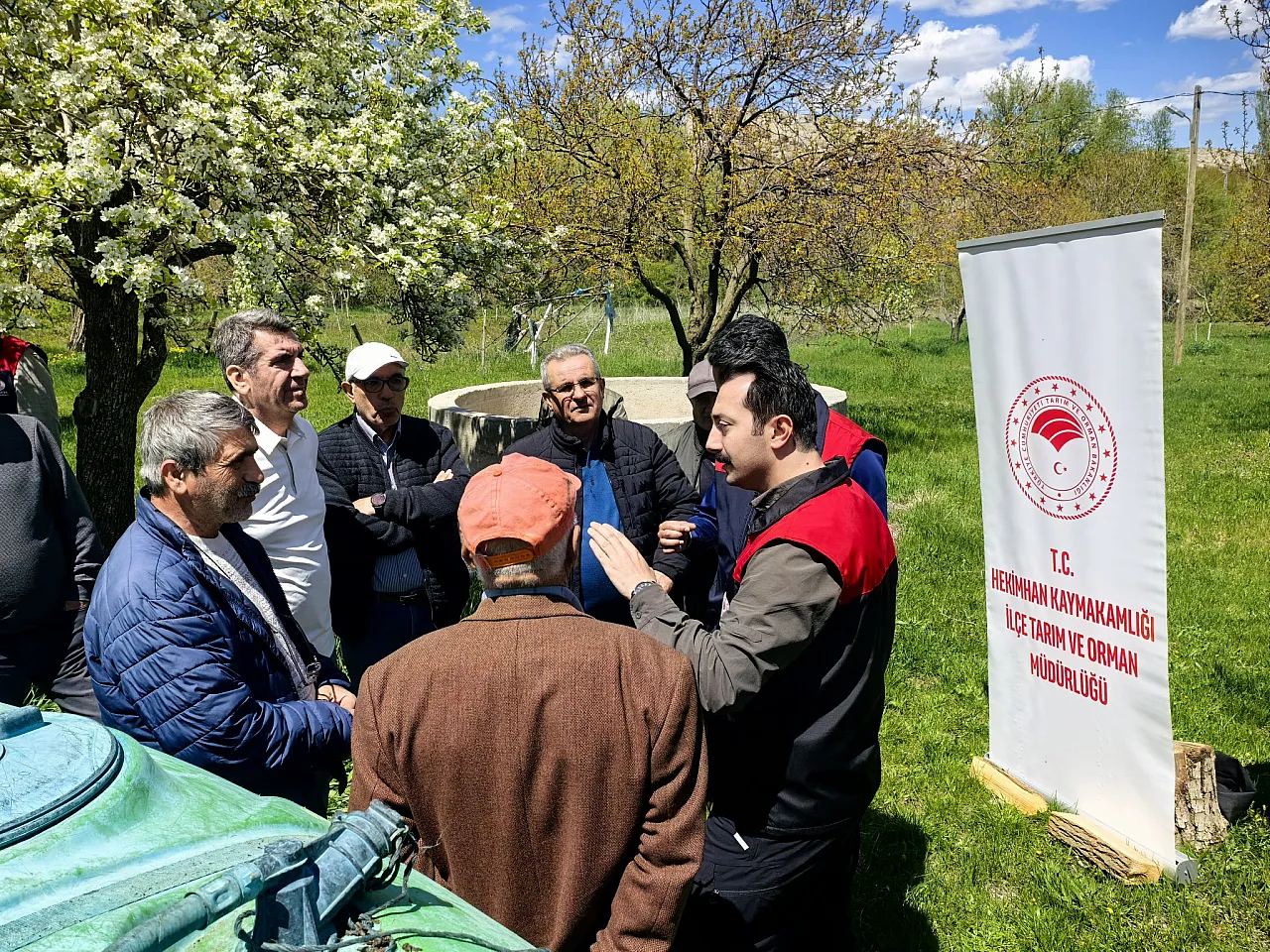 Malatya Hekimhan'da Üreticilere Sıvı Solucan Gübresi Dağıtıldı!