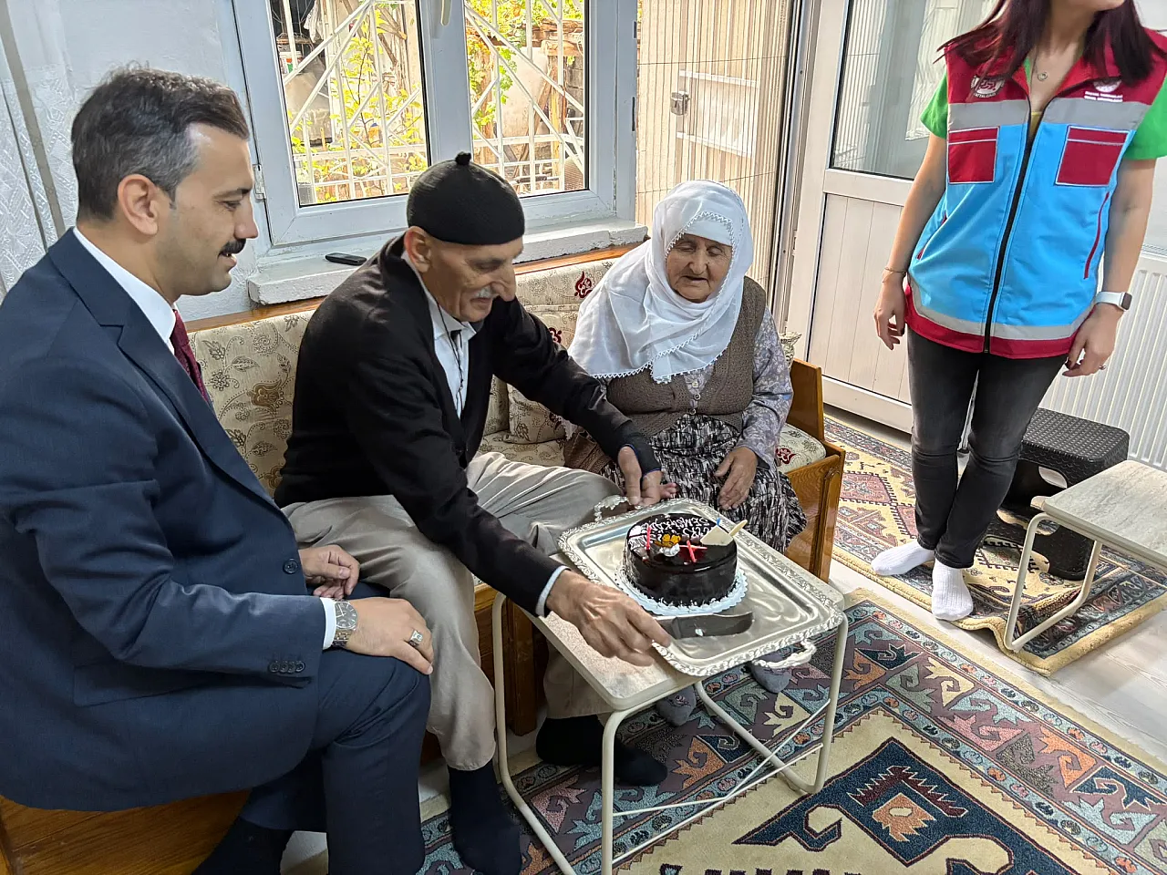 Malatya'da 3 Yaşlı Vatandaşa Doğum Günü Sürprizi!