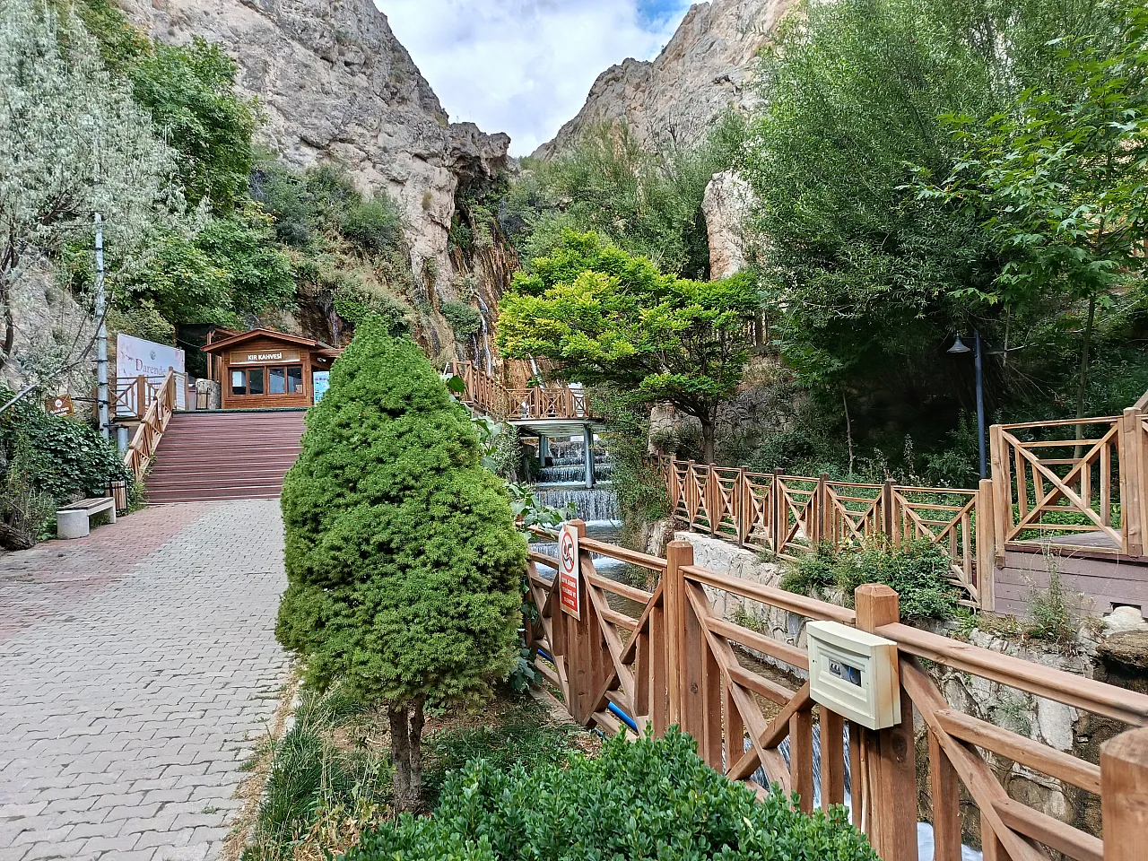 Malatya'nın Saklı Güzelliği Günpınar Şelalesi Sonbaharda Da Ziyaretçilerini Bırakmıyor
