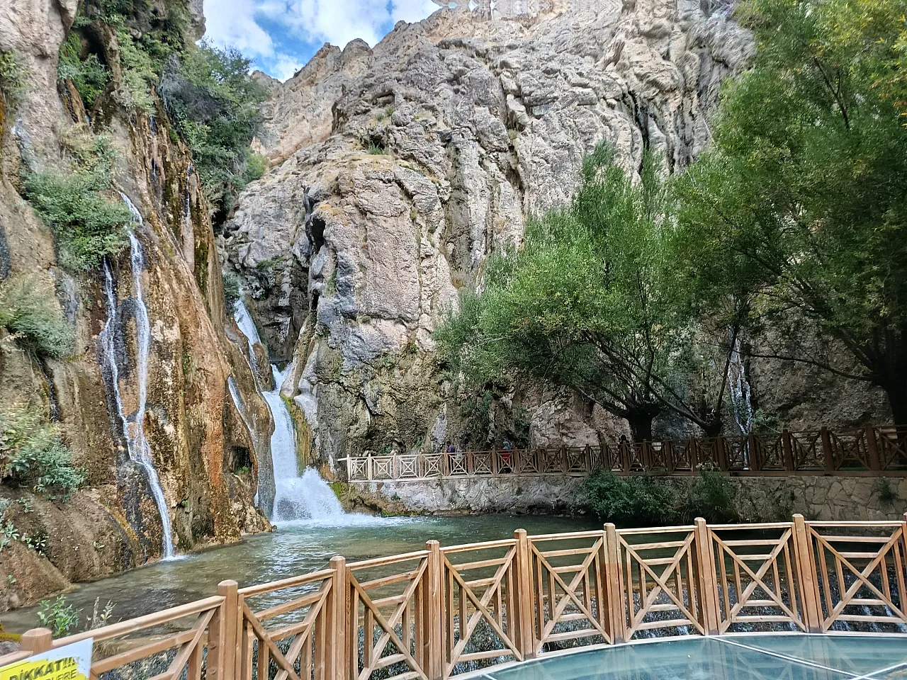 Malatya'nın Saklı Güzelliği Günpınar Şelalesi Sonbaharda Da Ziyaretçilerini Bırakmıyor