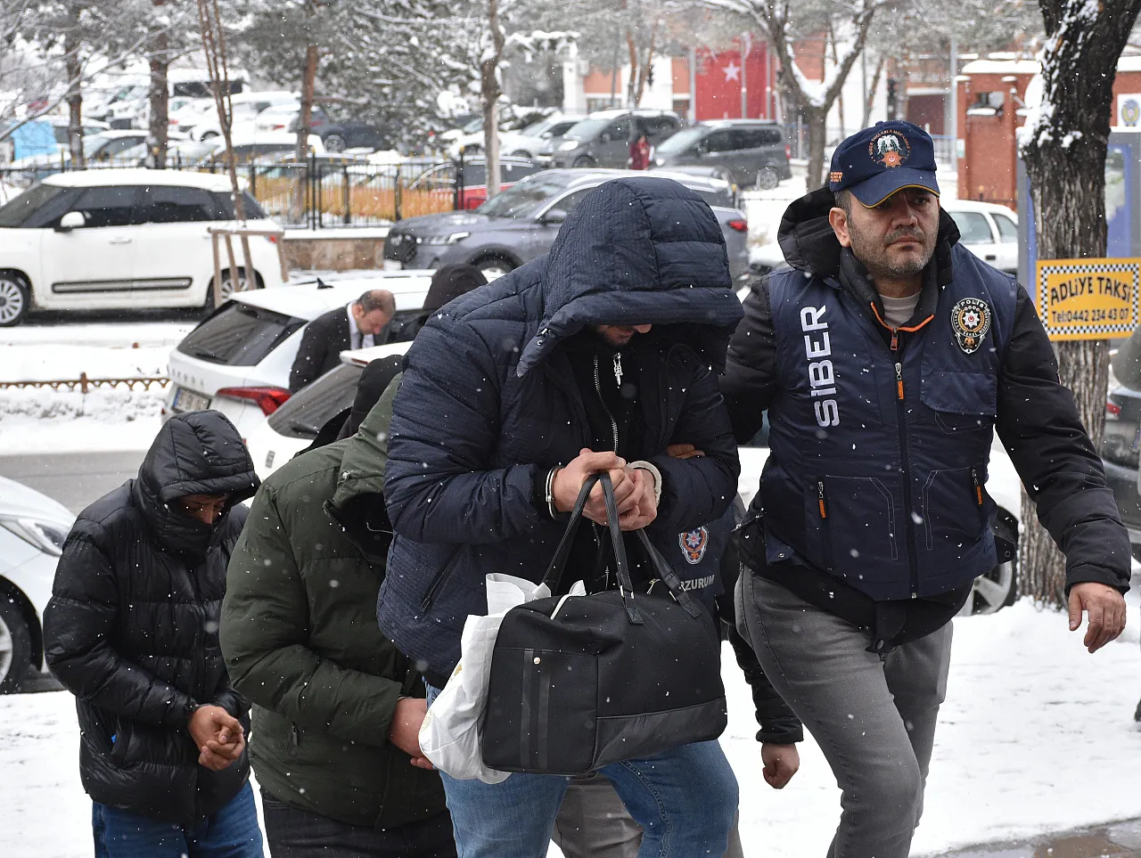 Malatya'da Siber Alarm! 29 İlde 68 Gözaltı, 2 Milyar TL'lik Vurgun!