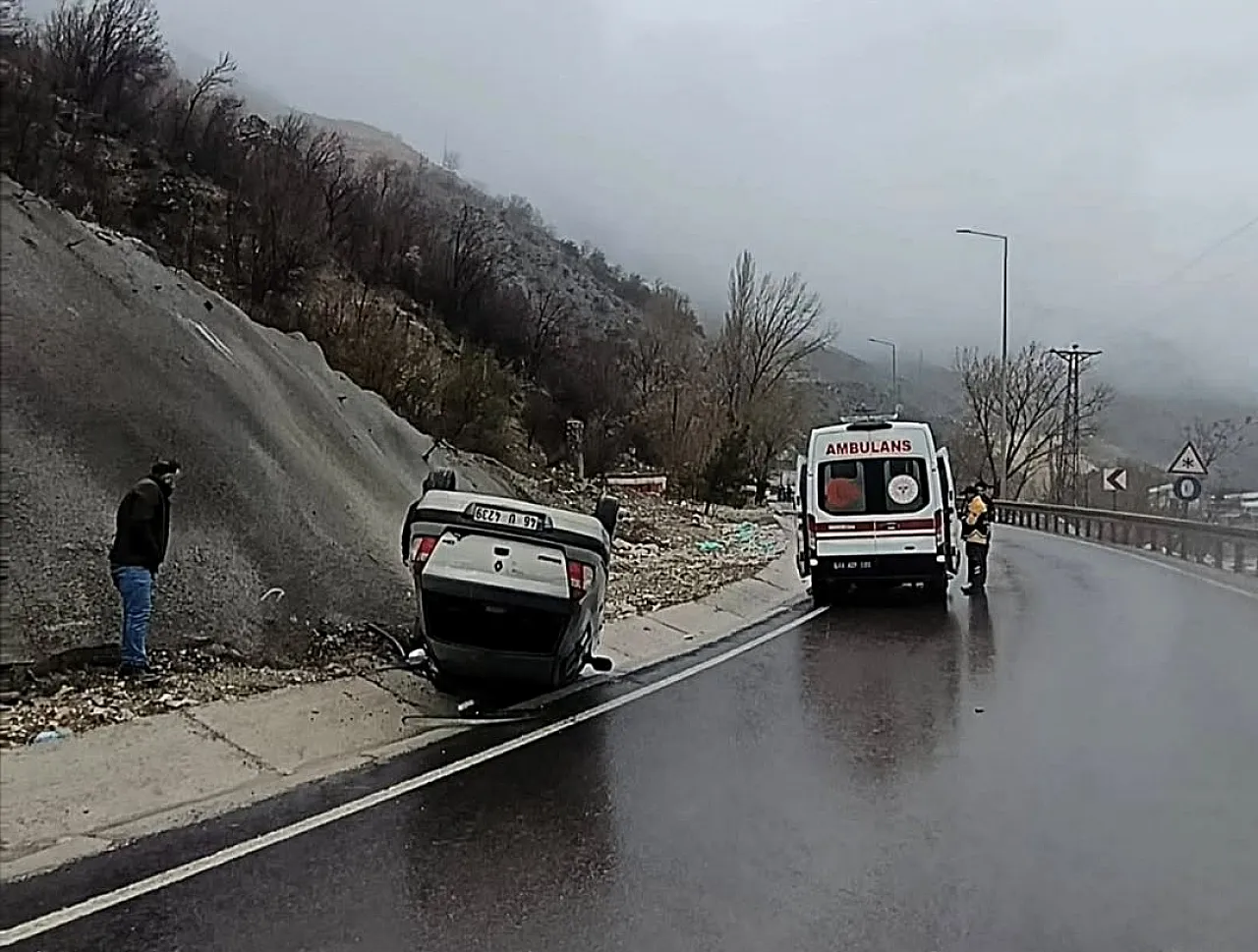 Malatya'da Kontrolden Çıkan Araç Ters Döndü: 5 Yaralı