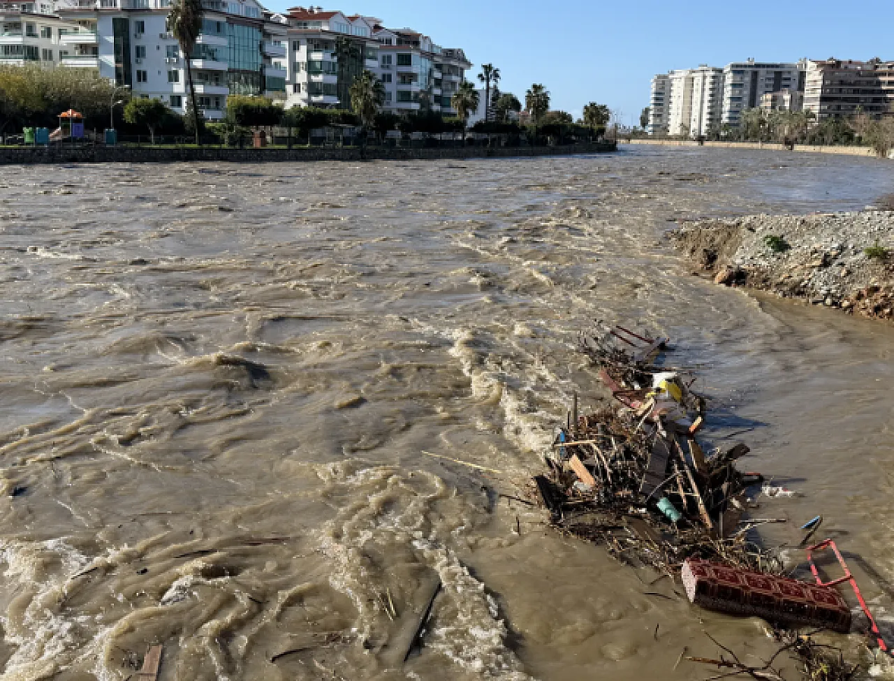 Alanya'da Baraj Alarmı: Dim Çayı Çevresinde Botlarla Tahliye Başladı!