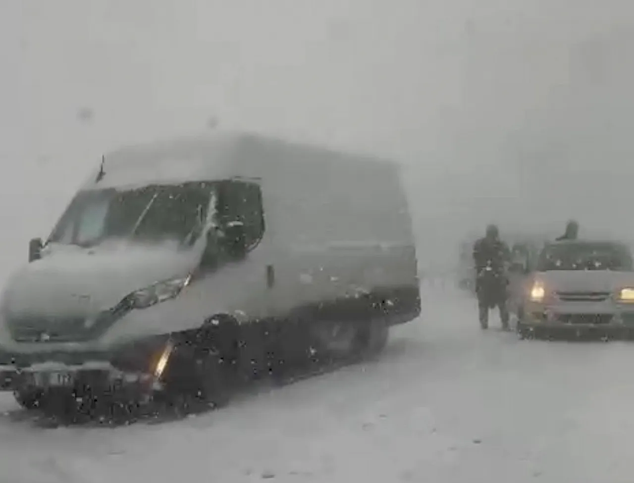 Malatya Beyaza Büründü, Geçitler Kapandı! Çok Sayıda Araç Yolda Mahsur Kaldı