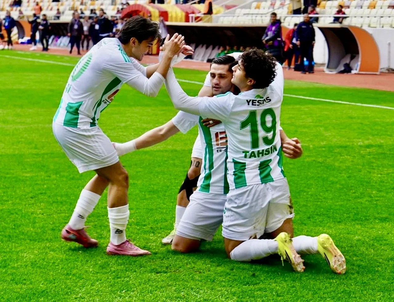 Yeşilyurtspor'dan Play-Off Yolunda Kritik Viraj: Osmaniyespor'u 3 Golle Geçti!