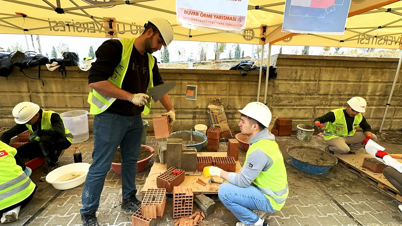 Malatya'da Genç Mühendisler Duvar Örmek İçin Yarıştı