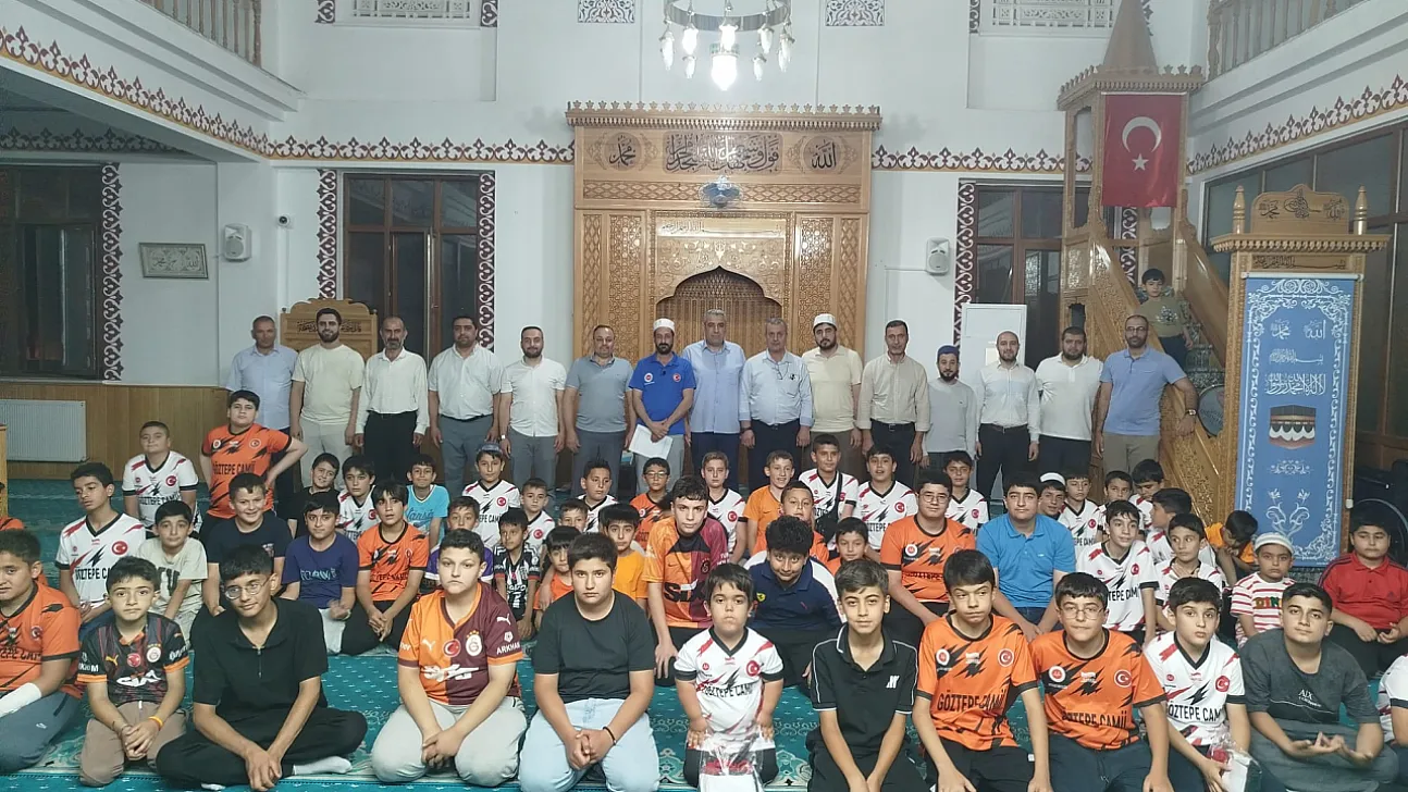 Malatya'da Kur'an Kursu Öğrencilerine Veda! Hediyeler ve Sürprizler Yüzleri Güldürdü