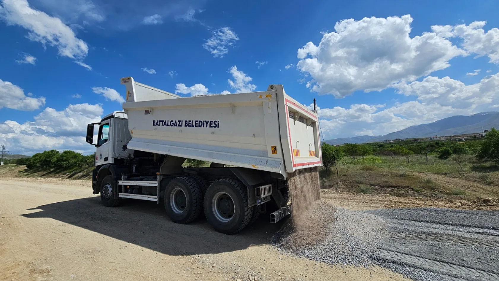 Malatya Battalgazi'de İki Mahallede Yollar Güvenli Hale Getirildi!