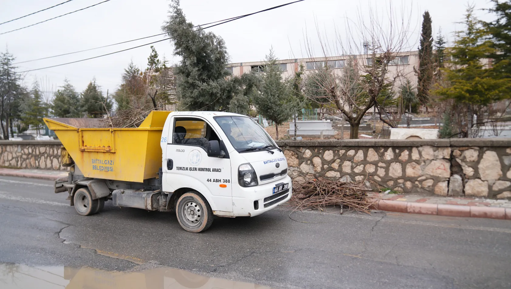 Battalgazi'de Bayram Hazırlığı: Cami ve Mezarlıklarda Detaylı Temizlik!
