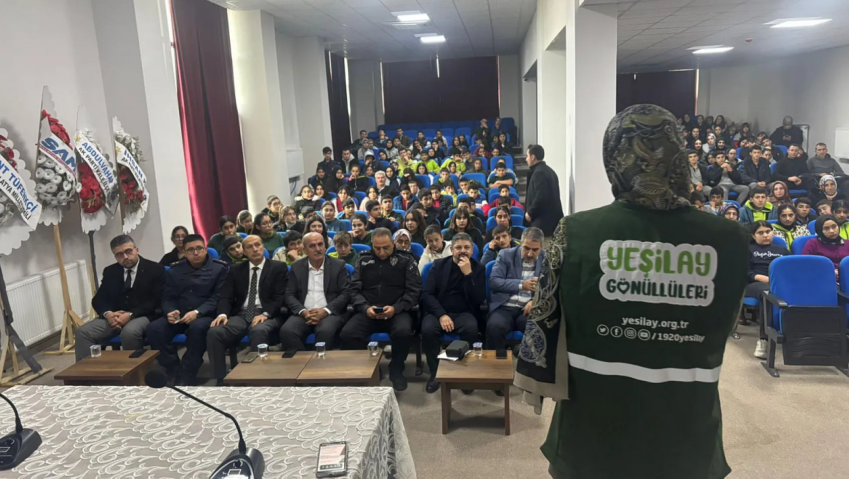 Kale'de Öğrencilere Tütün ve Teknoloji Bağımlılığı Semineri