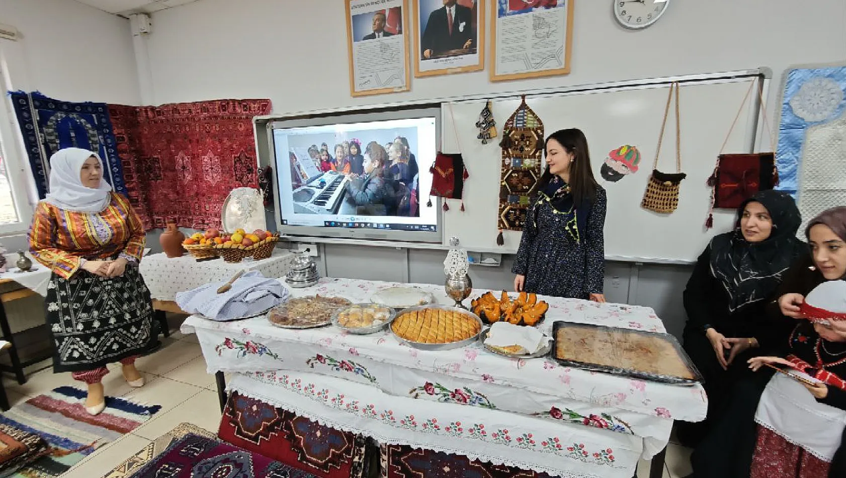 Malatya'da Tutum Haftasında Öğrencilerden Kültürel Miras Sergisi
