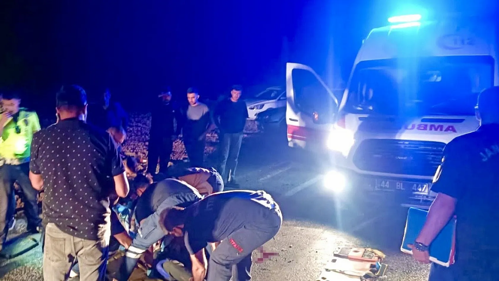 Otomobil traktöre çarptı! 1 yaralı