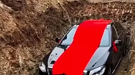 Böylesi Ne Görüldü Ne Duyuldu! Babaları İçin 19 Milyonu Gömdüler