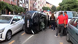 Direksiyon Hakimiyeti Kaybolan Otomobil Sokakta Dehşet Saçtı