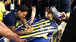Ederson İçin Fenerium Önünde Uzun Kuyruk Oluştu!