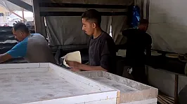 Enkazın Ortasında Tek Kolla Yaşam Mücadelesi!  Gazze'de Bir Direniş Fırını