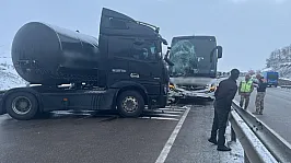 Erzurum'da Yolcu Otobüsleri ve Tırlar Çarpıştı! 5 Kişi Yaralandı