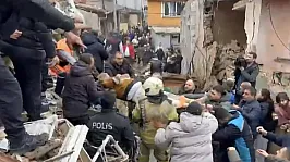 Fatih'te Doğal Gaz Patlaması: 2 Bina Çöktü, 7 Kişi Kurtarıldı