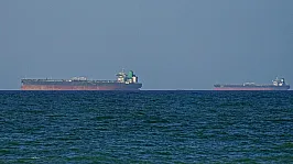 Hürmüz'de Ateşkes Çatladı! ABD Gemiyi Alıkoydu, İran İHA'larla Vurdu